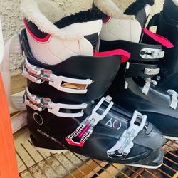 Snow Boots For Skis Or Snowboarding 