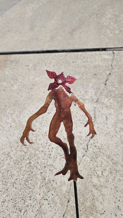 Metal Demogorgon Yard Decor Stranger Things 