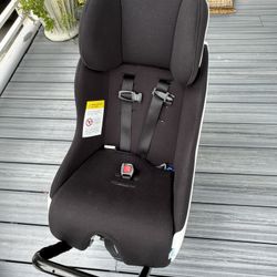 Clek Foonf Car Seat - BARELY USED