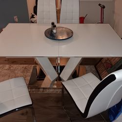 OBO Elegant Modern Table And Chairs (4)
