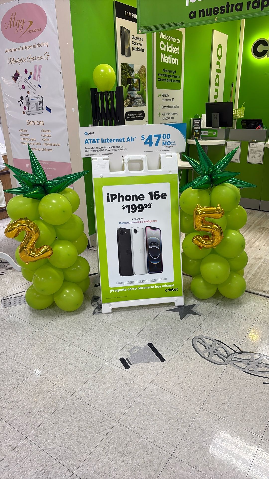 Cricket Wireless 12981 S Obt Orlando ADENTRO DEL SUPERMERCADO SEDANOS