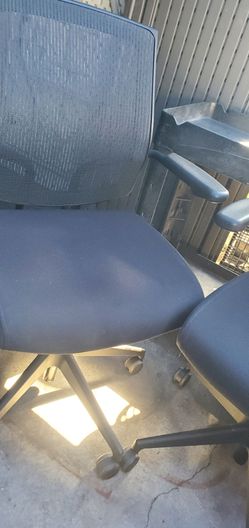 Black Mesh Back Office Chair with Armrests