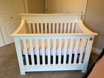🍼 Baby Cache Convertible Crib - Excellent Condition + FREE Mattress and Blankets!