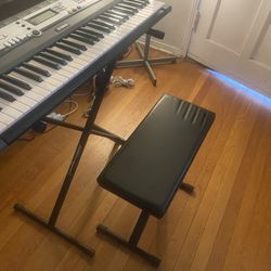 YAMAHA EZ 200 keyboard (bench+Stand)