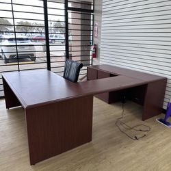 Large U shaped Desk