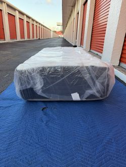 Used Less Than 30 Days , The Dreamcloud Twin xl 