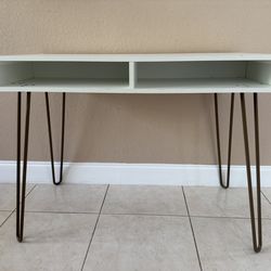 Hairpin Desk