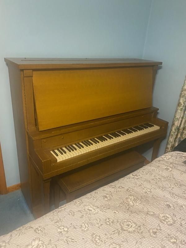 Free Piano!!