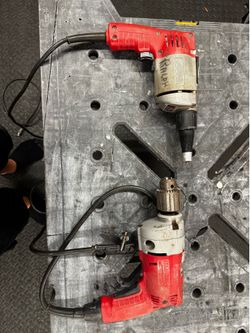 Milwaukee Drills plug in drywall/Chuck magnum