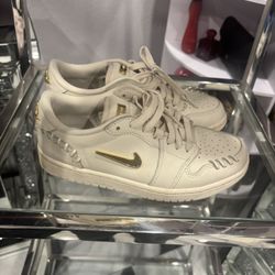 Jordan 1 low size 7