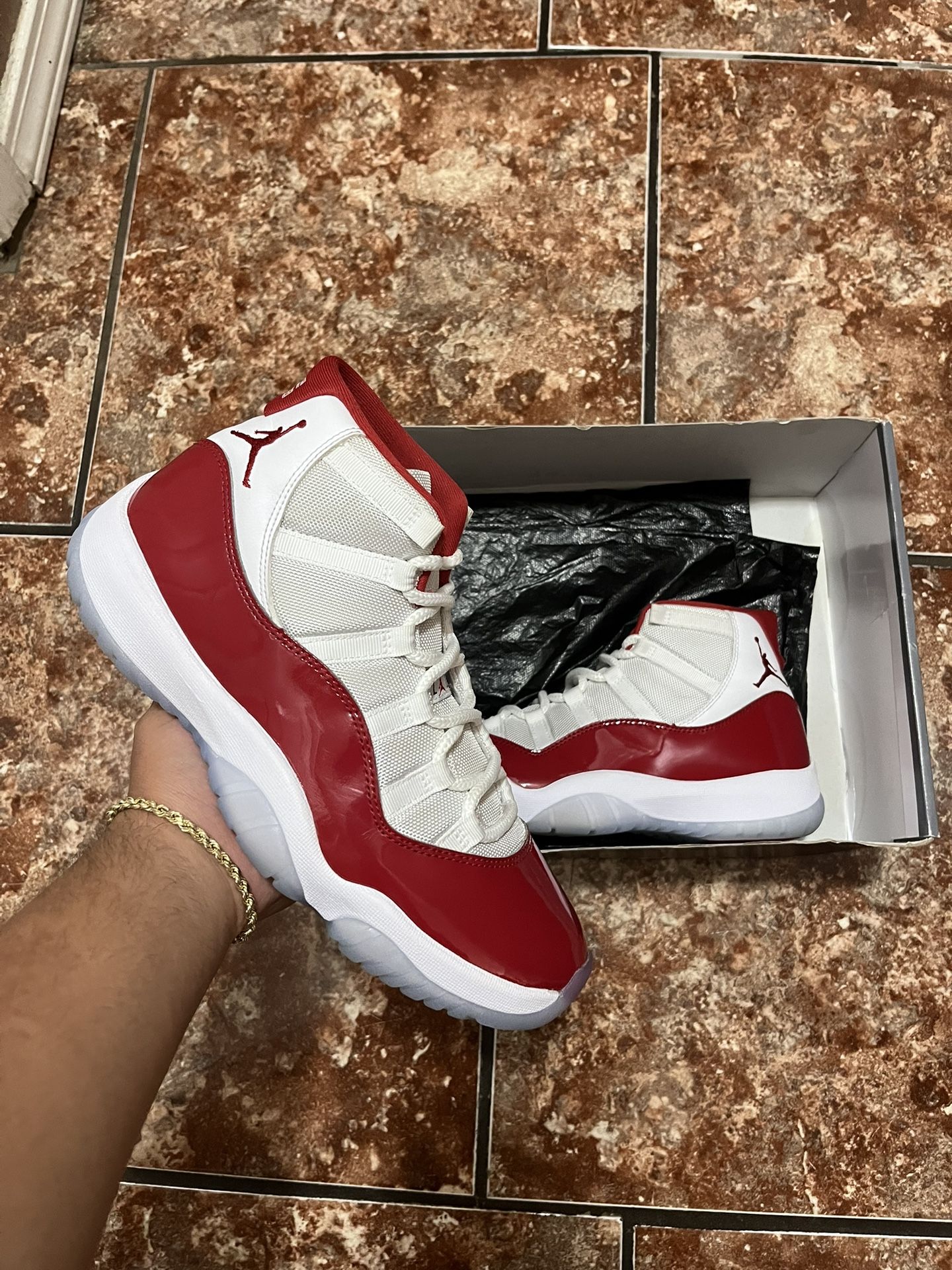 Jordan 11 Cherry Size 9.5