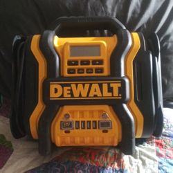 DeWalt DXAEPS14 1600 Peak Battery Amp 12V Automotive Jump