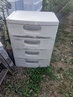 Sterlilte Storage Container With 4 drawers ex Larg needs painted