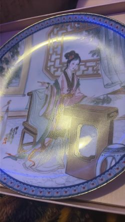 "Hsi-chun" collector plate from the 1987 "Beauties of the Red Mansion"