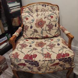 Vintage Floral Upholistered Armchair. 