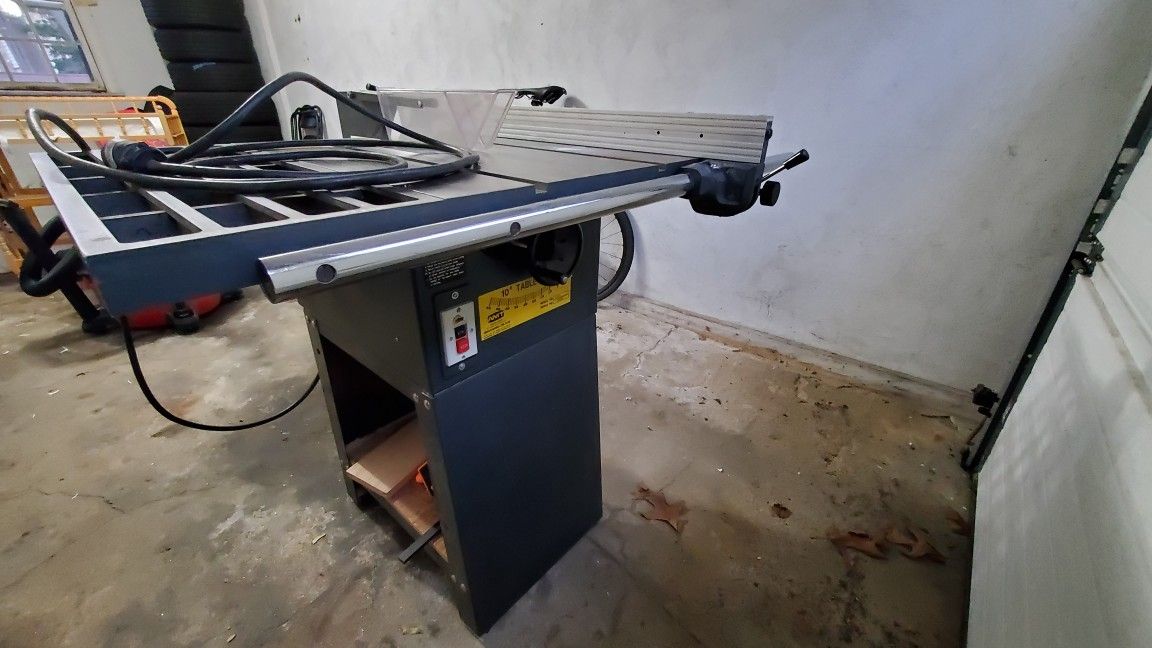 Contractor Table Saw 10 inch, AMT, cast iron