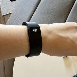 FITBIT CHARGE HR with A Charger- Works Great!