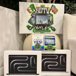 16” Apple MacBook Pro laptop m3 pro chip 36gb 18 core 512gb floor model display