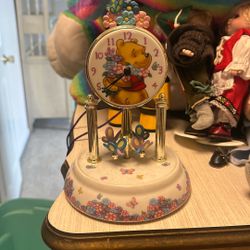 Vintage Disney Winnie The Pooh Analog Clock Glass Dome Butterfly/Floral