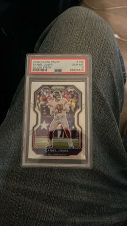 Daniel jones graded football card