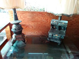 Antique stove lamps comes with little dishes