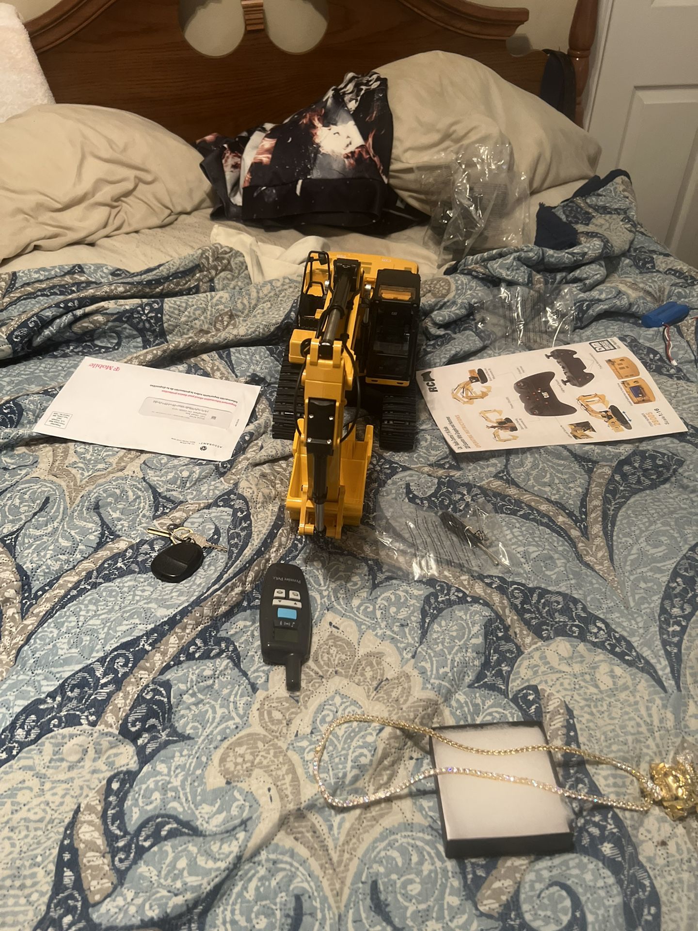 Radio Control Excavator with a grapple and Hammer