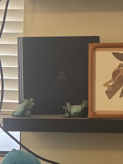Ps4 pro + 2 controllers