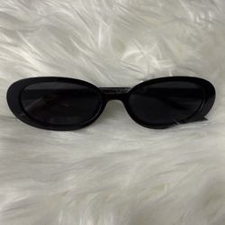 Women's Oval Shape Black Retro Sunglasses