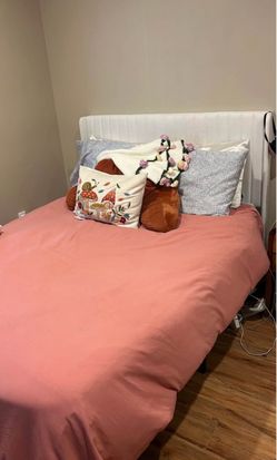 White Full size bed + mattress