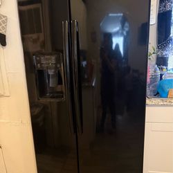 Side by side refrigerator