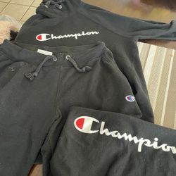 For 30 Clothes $20 Dl, Brand Guess, Adidas, Puma, Champions, Aeropostal, Calvin Klein, Vans, Forever 21, Fashion Nova 