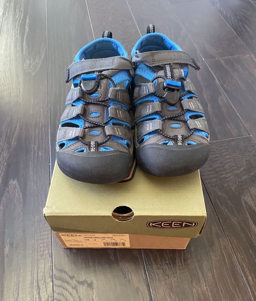 Keen Shoes Size Boys 2,  Like New!!!    $8