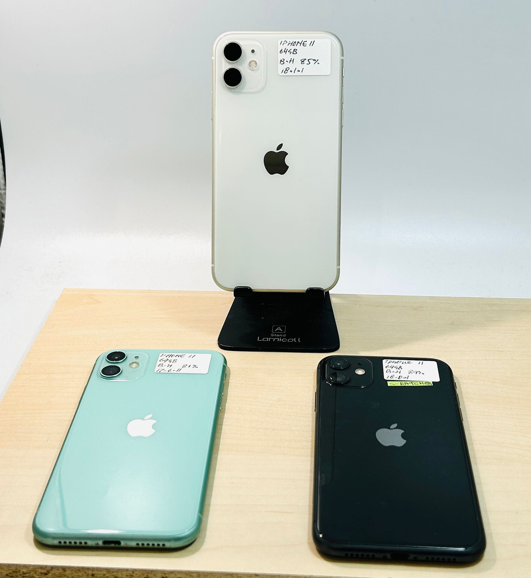 Apple iPhone 11 64GB UNLOCKED Fully Functional $220 each