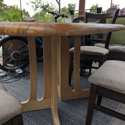 Dining Table In Good Condition Fits 4 Chairs 