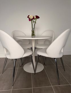 WHITE DINING CHAIRS πͺ