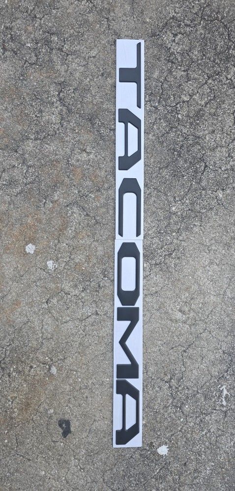Toyota Tacoma tailgate letters