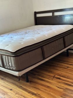 Stearns & Foster hybrid style mattress or pillow top mattress.