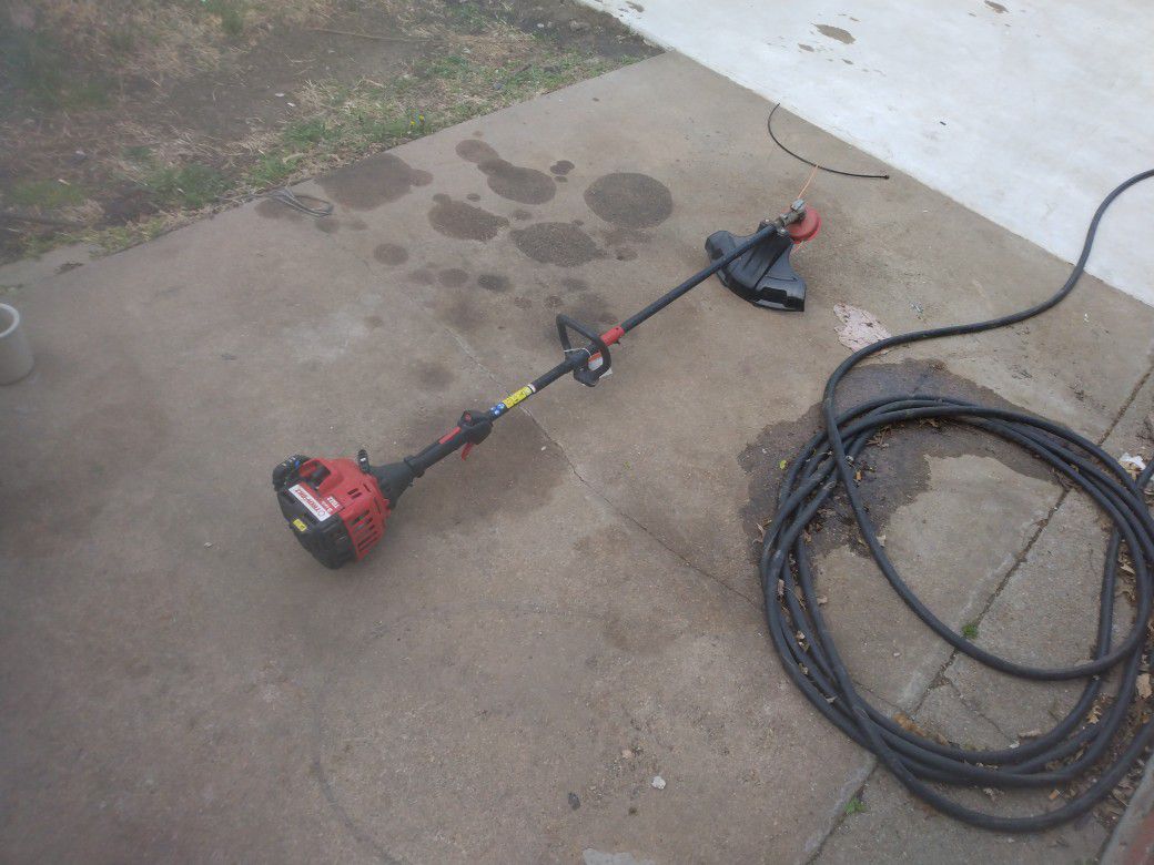 Troy-Bilt 2-cycle Tb22 Model Number Weed Eater With The Split Shaft And The Heavy Duty Head Excellent Shape Like New