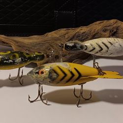 Vintage fishing lures.   (Offer Up Please Post)