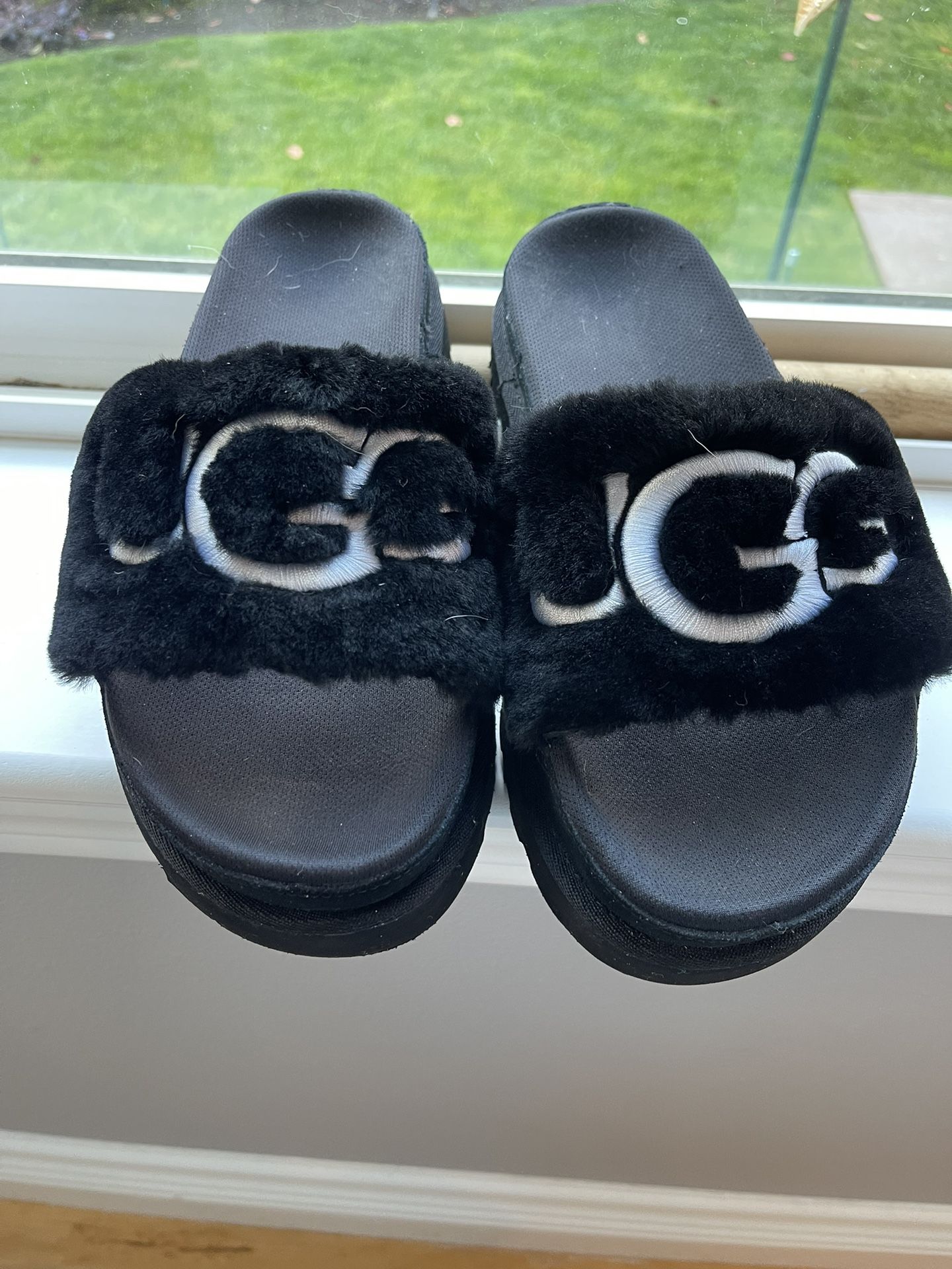 Ladies UGG Fur Slides NWOT Size 7