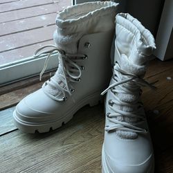 Ivory Boots Women’s Size 6