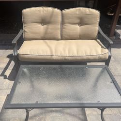 Patio Deck Bench w/ Cushions 49”W & Coffee table 35”W Conjunto de banco de patio con mesa de centro