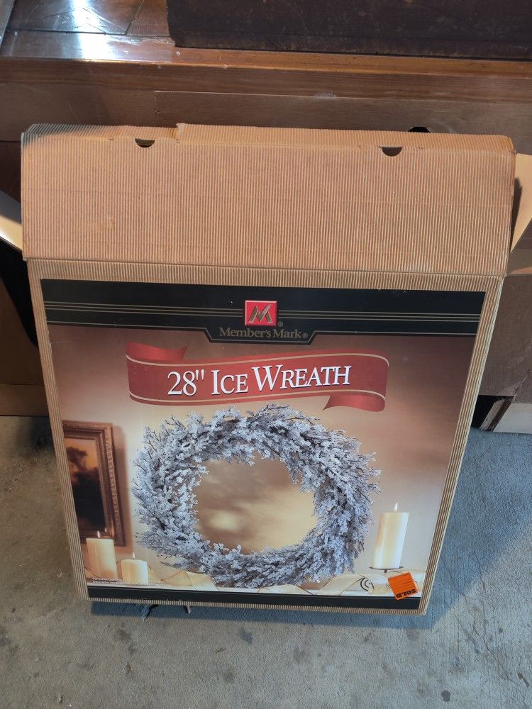 New 28" Ice Wreath