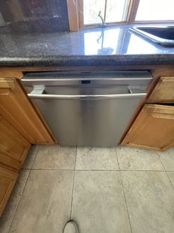 Used Dishwasher - Fridgaire