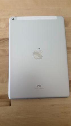 Like New Unlocked iPad 9th Gen 64GB Wi-fi + Cellular Silver