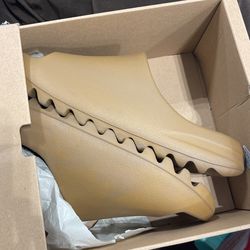Yeezy Slide Ochre Size 10