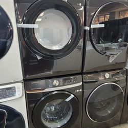 Like New Samsung Large Capacity 5.0cu Ft Front Load Washer And Stackable Gas Dryer Set 