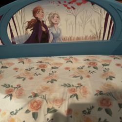 Girls Frozen Bed