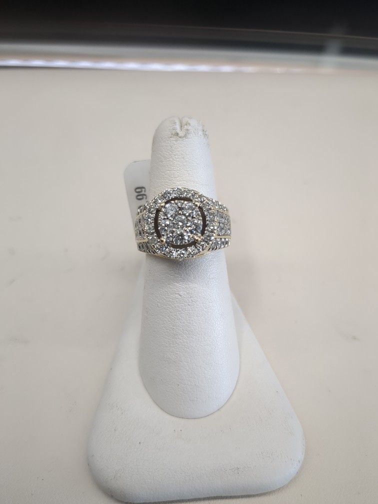 10k Gold Diamond Ring 10.3 Grams Size 7 Layaway Available 10% Down If You Are Interested Please Ask For Maribel Thank You 