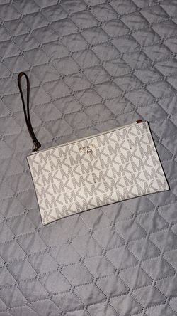 Michael Kors wristlet